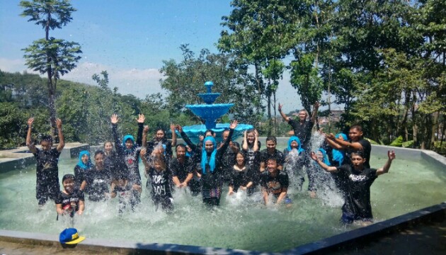 Family Gathering Keluarga Amik Hariyono di Villa Guntur Pacet