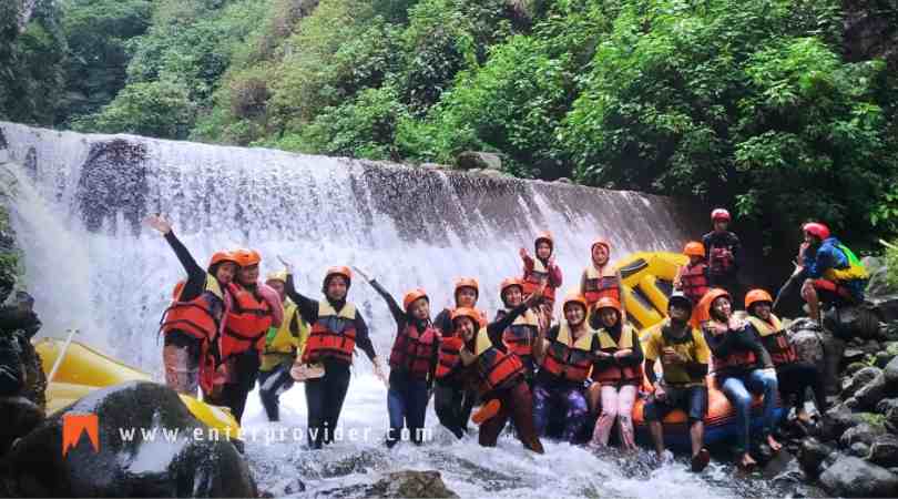 Paket Outbound Rafting di Pacet