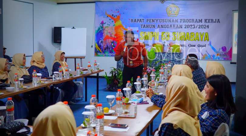 Outbound di Hotel Grand Whiz Trawas bersama Guru SMPN 53 Surabaya